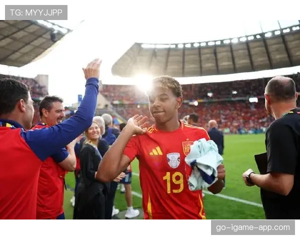 亚马尔连续强强对话主导边路突破，压制顶级后卫成进攻核心