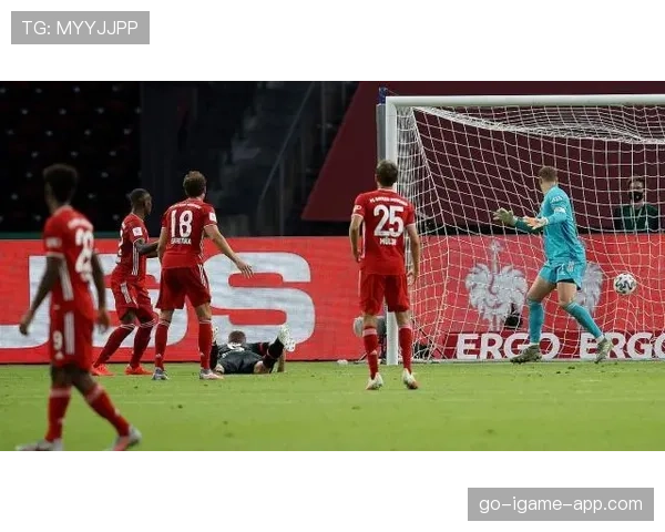 “拜仁暴露致命漏洞！如此依赖边路，三冠王梦想注定破产！”