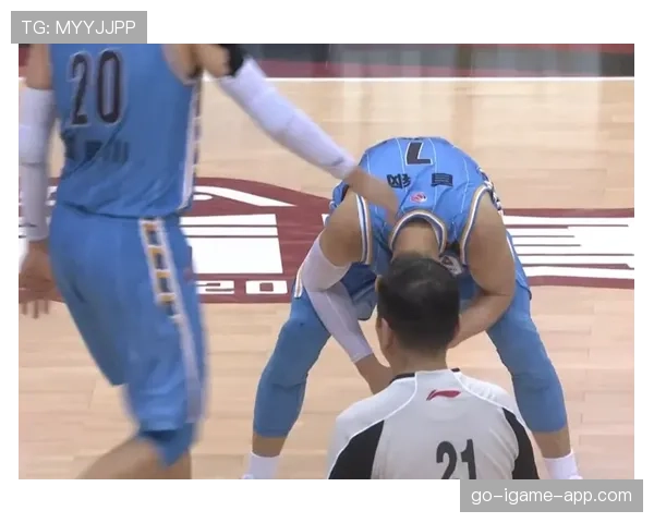 比赛用球规则，裁判如何判断合规并决定更换时机