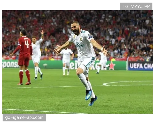 本泽马连续关键战回撤接应，撕开防线主导进攻